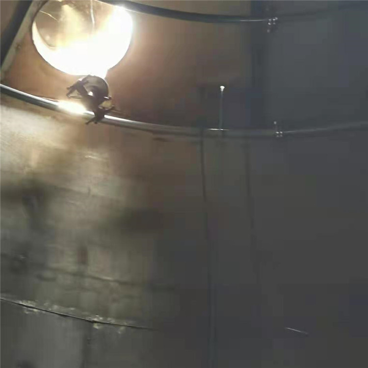 储罐大香蕉导航网址3-储罐四维喷淋大香蕉导航网址施工，水流量大，喷淋无死角，不搭架，省人工，安全系数高，这也是我公司实用新型技术专利_副本